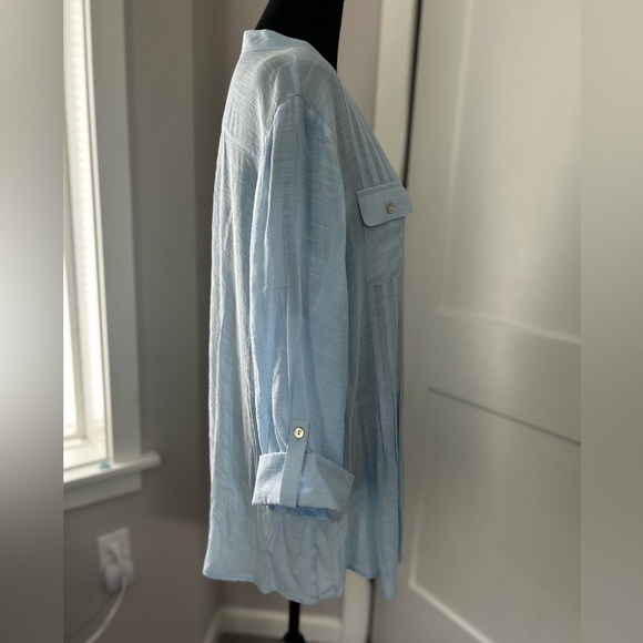 Blue blouse with pintuck details and front buttons. 3/4 length sleeves. - Picture 3 of 4